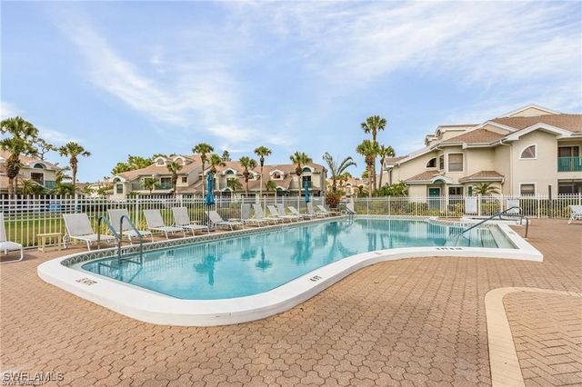 70 Emerald Woods DR K8, Naples, FL 34108