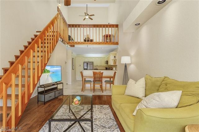 70 Emerald Woods DR K8, Naples, FL 34108