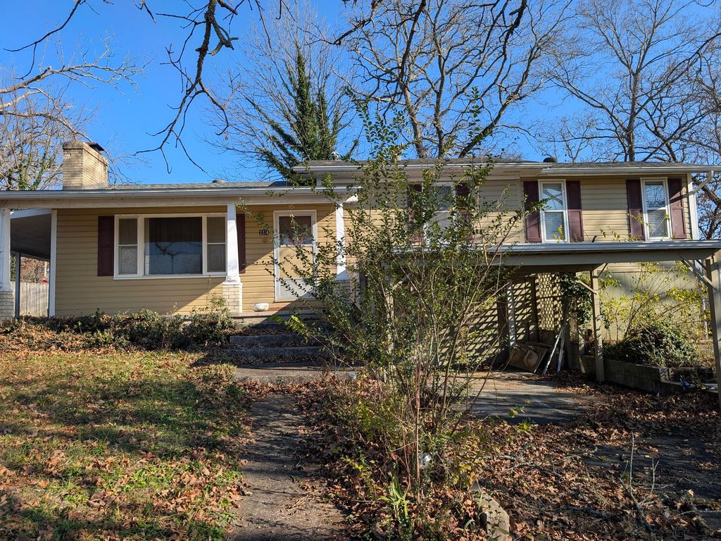 214 Pine Street, Forsyth, MO 65653