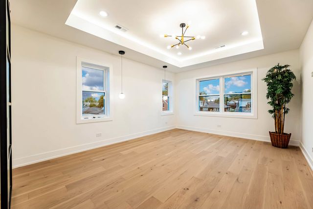 5721 S Newcastle Avenue, Chicago, IL 60638