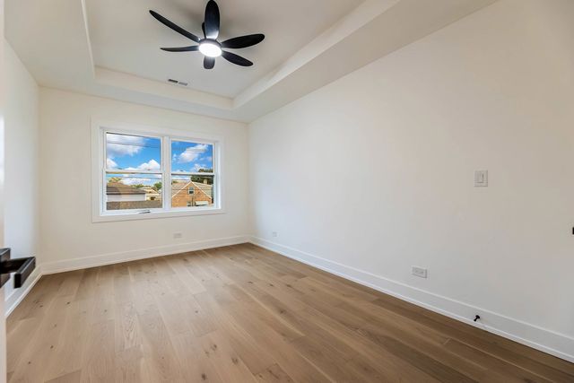 5721 S Newcastle Avenue, Chicago, IL 60638