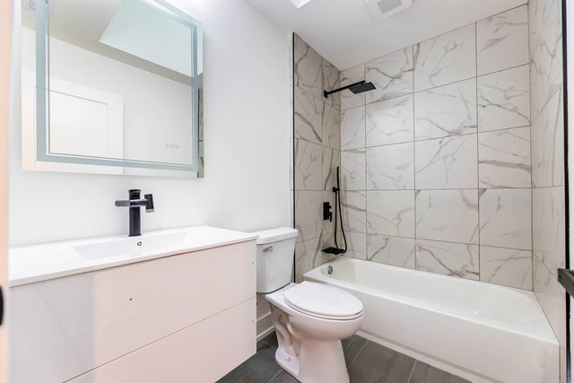 5721 S Newcastle Avenue, Chicago, IL 60638