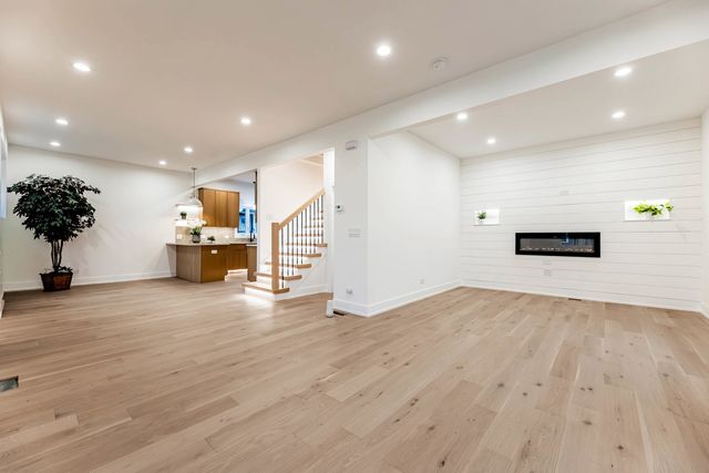 5721 S Newcastle Avenue, Chicago, IL 60638
