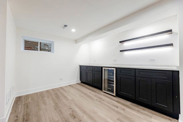5721 S Newcastle Avenue, Chicago, IL 60638