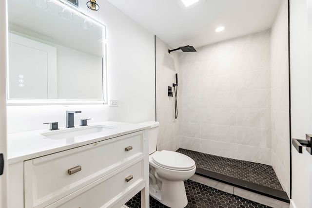 5721 S Newcastle Avenue, Chicago, IL 60638