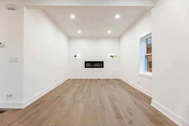 5721 S Newcastle Avenue, Chicago, IL 60638