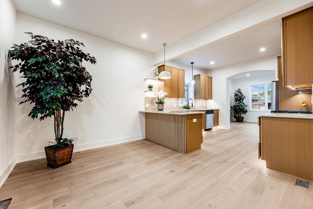 5721 S Newcastle Avenue, Chicago, IL 60638