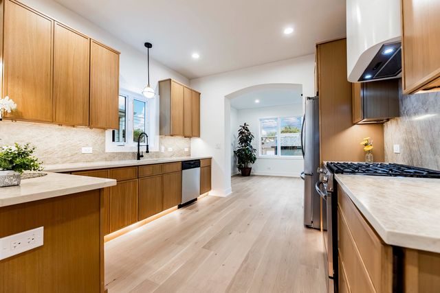 5721 S Newcastle Avenue, Chicago, IL 60638