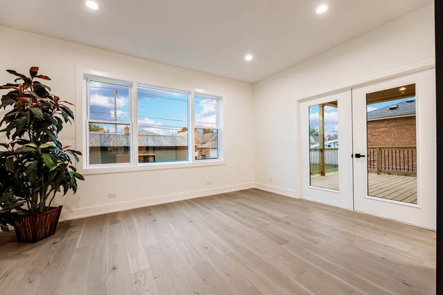 5721 S Newcastle Avenue, Chicago, IL 60638