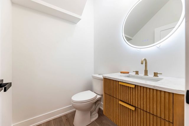 5721 S Newcastle Avenue, Chicago, IL 60638
