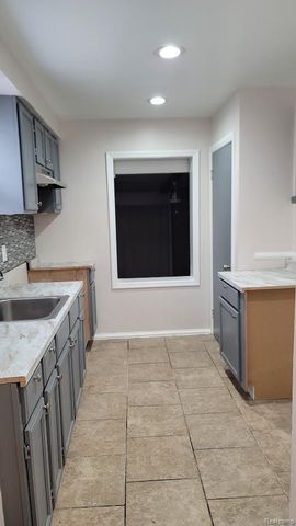 20042 Freeland Street, Detroit, MI 48235