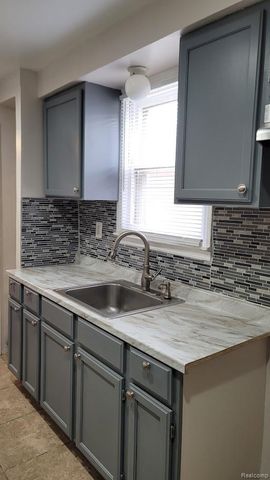 20042 Freeland Street, Detroit, MI 48235