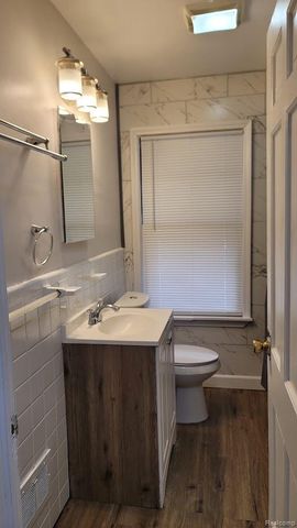 20042 Freeland Street, Detroit, MI 48235