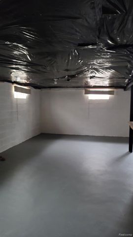 20042 Freeland Street, Detroit, MI 48235