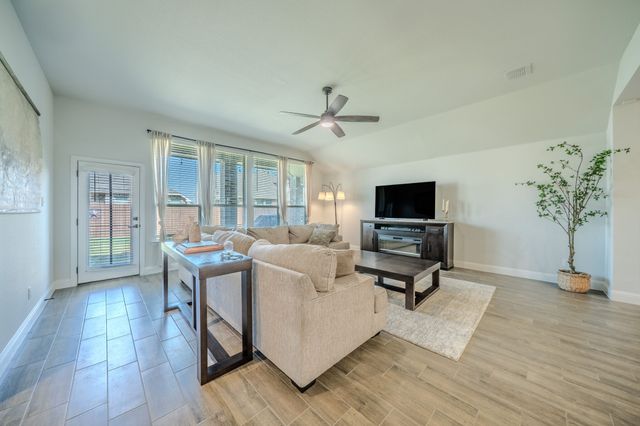 5925 Lovills Creek Street, Fort Worth, TX 76179
