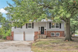 614 NW Fair Lane, Lee's Summit, MO 64063