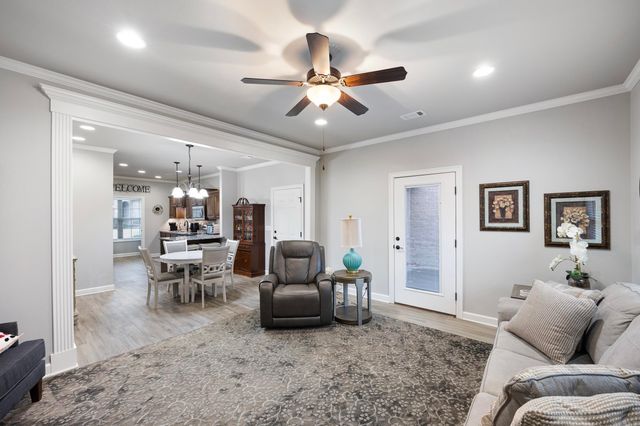 213 W Cobblestone Court, Russellville, AR 72801