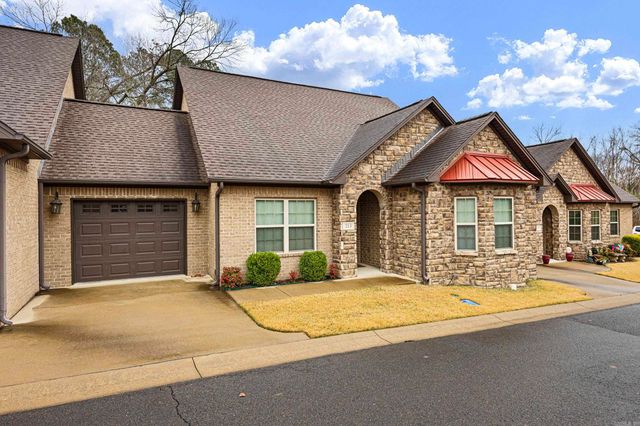 213 W Cobblestone Court, Russellville, AR 72801