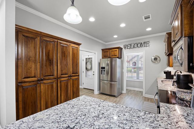 213 W Cobblestone Court, Russellville, AR 72801