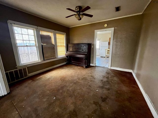 1826 COLLINS AVENUE, Wichita Falls, TX 76301