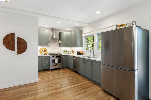 4811 Webster St, Oakland, CA 94609