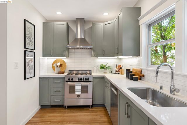 4811 Webster St, Oakland, CA 94609