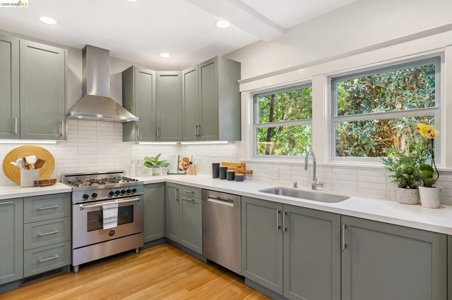 4811 Webster St, Oakland, CA 94609