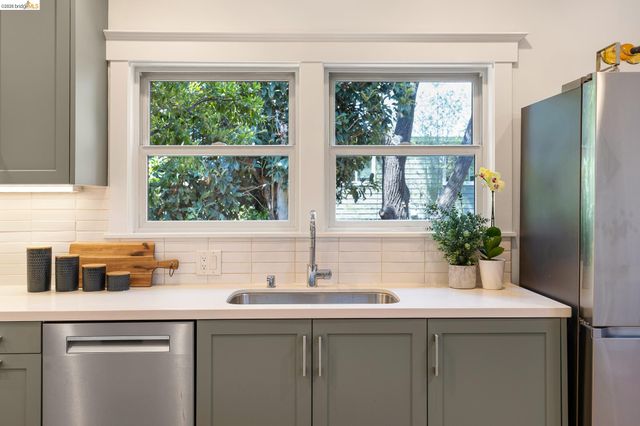 4811 Webster St, Oakland, CA 94609