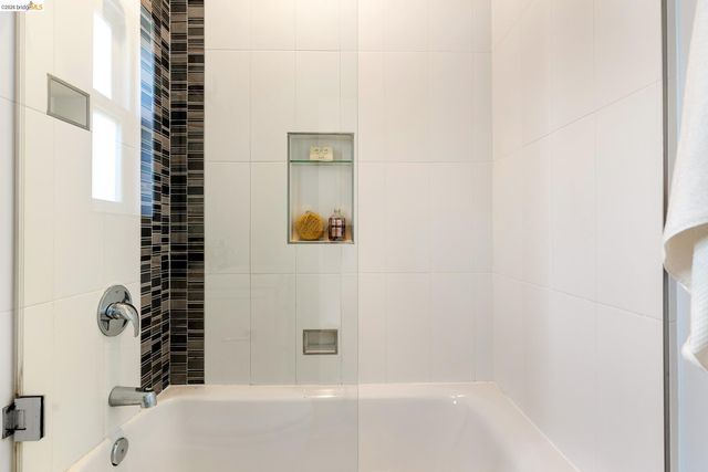 4811 Webster St, Oakland, CA 94609