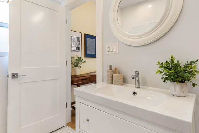 4811 Webster St, Oakland, CA 94609