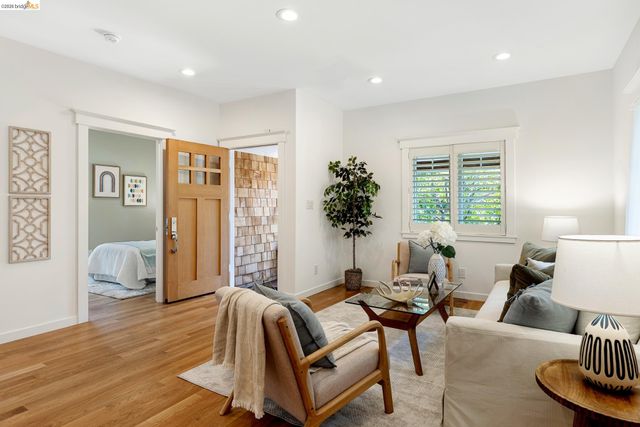 4811 Webster St, Oakland, CA 94609