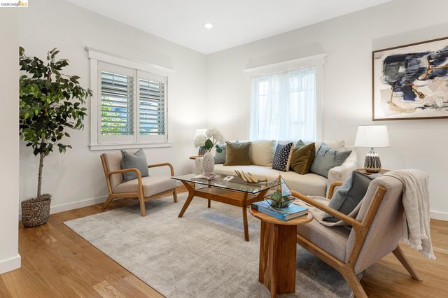 4811 Webster St, Oakland, CA 94609
