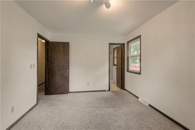 16307 Spring Valley Road, Belton, MO 64012