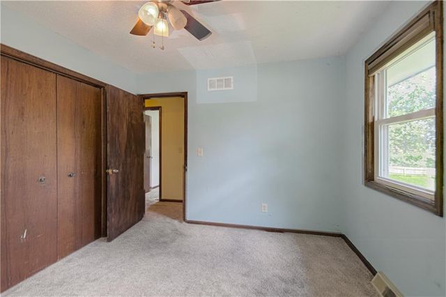 16307 Spring Valley Road, Belton, MO 64012