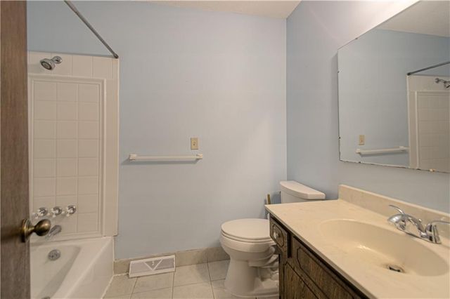 16307 Spring Valley Road, Belton, MO 64012