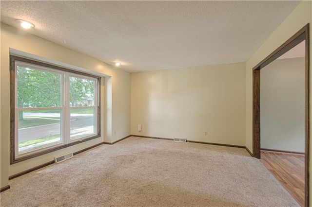 16307 Spring Valley Road, Belton, MO 64012