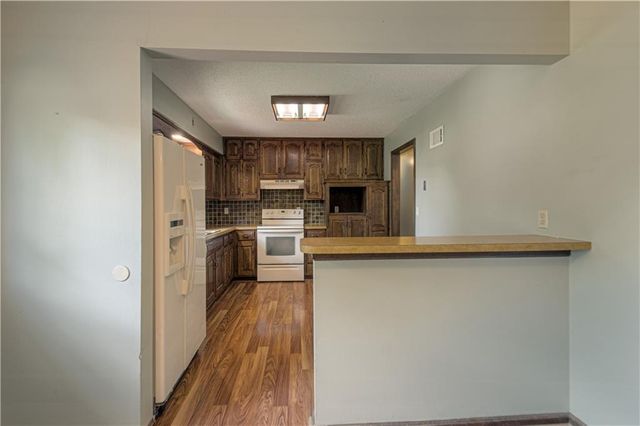 16307 Spring Valley Road, Belton, MO 64012