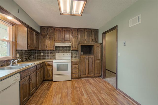 16307 Spring Valley Road, Belton, MO 64012