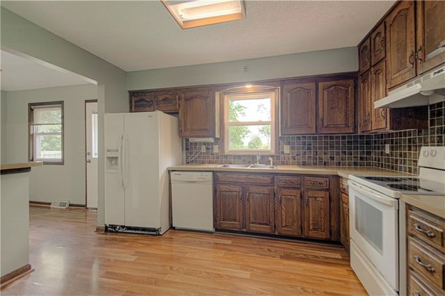 16307 Spring Valley Road, Belton, MO 64012