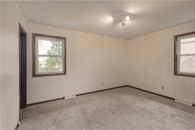 16307 Spring Valley Road, Belton, MO 64012