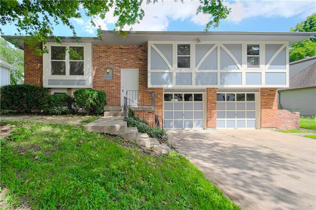 16307 Spring Valley Road, Belton, MO 64012