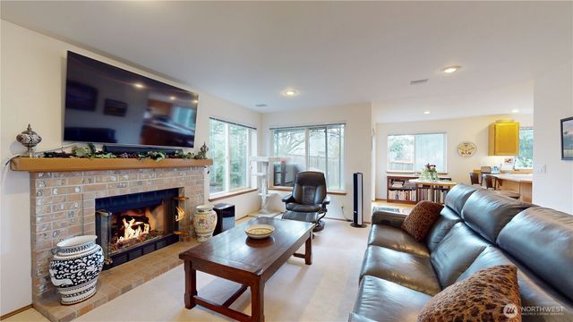 1704 Field Place NE, Renton, WA 98059