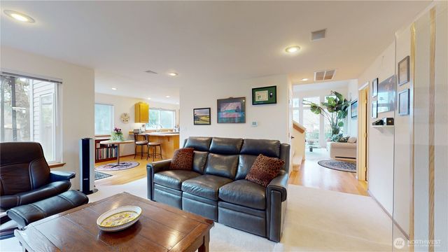 1704 Field Place NE, Renton, WA 98059