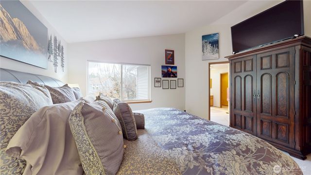 1704 Field Place NE, Renton, WA 98059