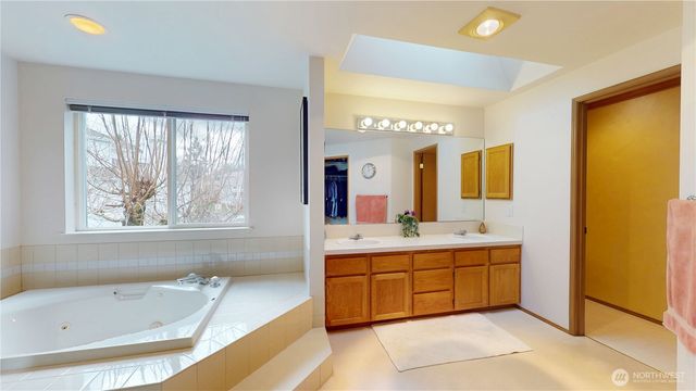 1704 Field Place NE, Renton, WA 98059