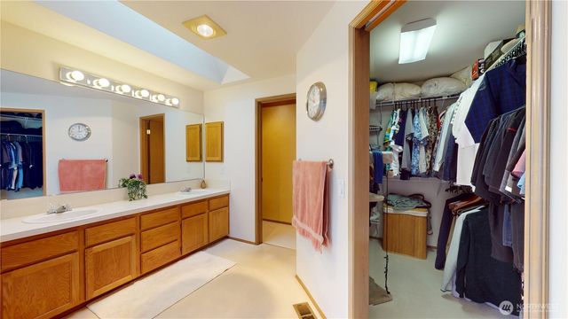 1704 Field Place NE, Renton, WA 98059