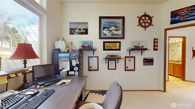 1704 Field Place NE, Renton, WA 98059