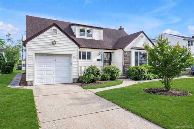 114 Patton Boulevard, New Hyde Park, NY 11040