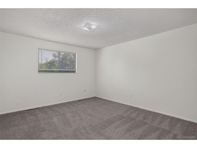 9 Birdsill Pl, Longmont, CO 80501