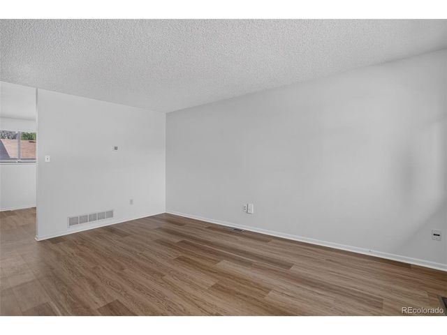9 Birdsill Pl, Longmont, CO 80501
